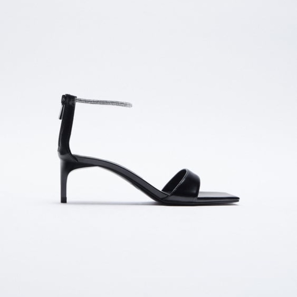 NWT, SPARKLY ANKLE STRAP HEELED SANDALS, 9